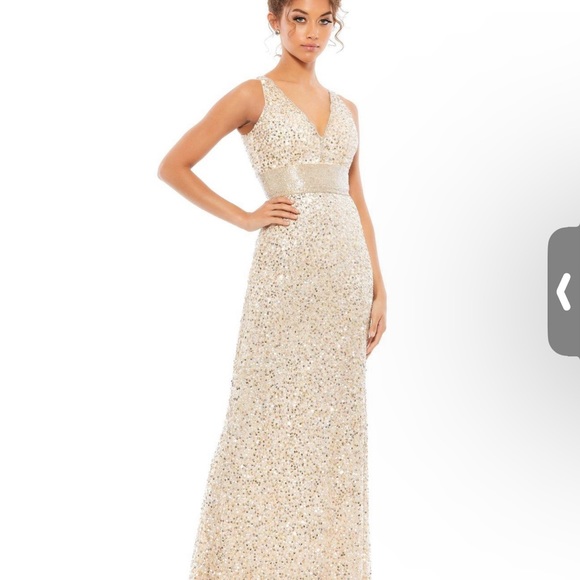 Mac Duggal style 4930 SEQUINED SLEEVELESS V NECK COLUMN GOWN.  size 6 - Picture 2 of 4